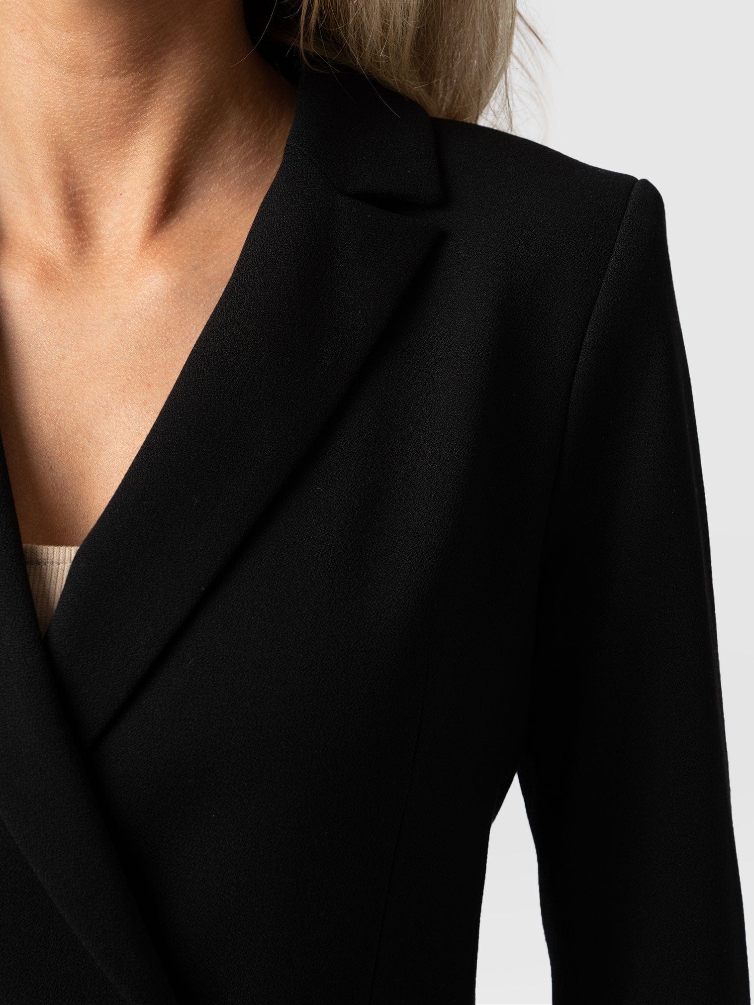 Cambridge Blazer Black Crepe - Women's Blazers | Saint + Sofia® UK
